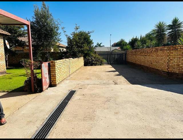 2 BEDROOM PROPERTY TO RENT IN ROBIN PARK